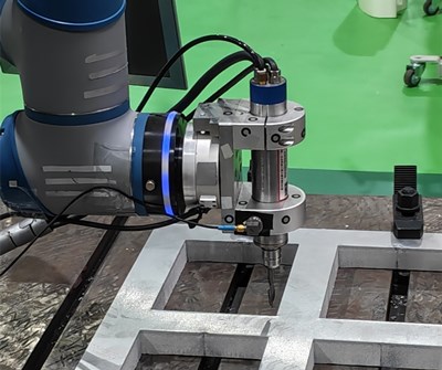 机械臂加装BMS-4020主轴去毛刺.jpg